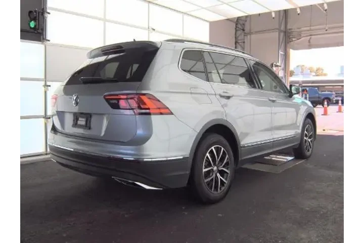 $15075 : Volkswagen Tiguan 2021 SE 4d image 2