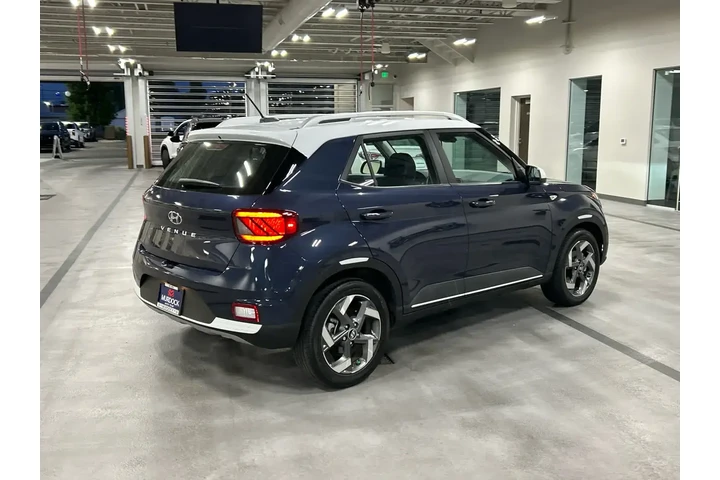 $19238 : Hyundai VENUE 2024 Limited 4 image 10