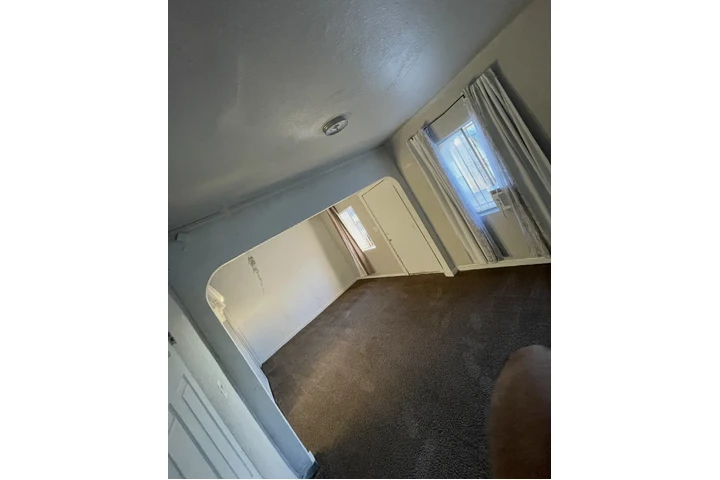 $900 : Cuarto Amplio image 2