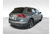 $18895 : Volkswagen Tiguan 2023 SE 4d thumbnail