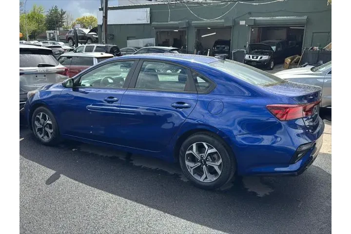 $12495 : Kia Forte 2020 FE 4dr Sedan image 2