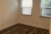 $1300 : Available now 1-Bed 1Bath apt thumbnail