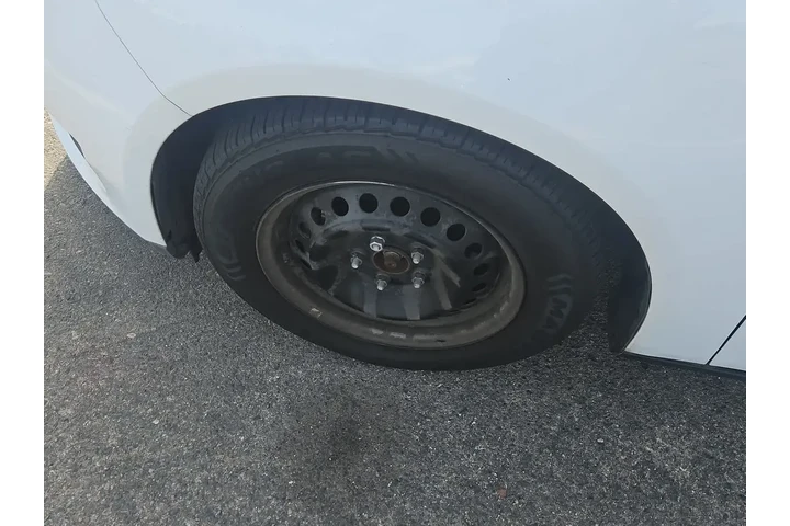 $9000 : Ford Focus 2018 S 4dr Sedan image 3