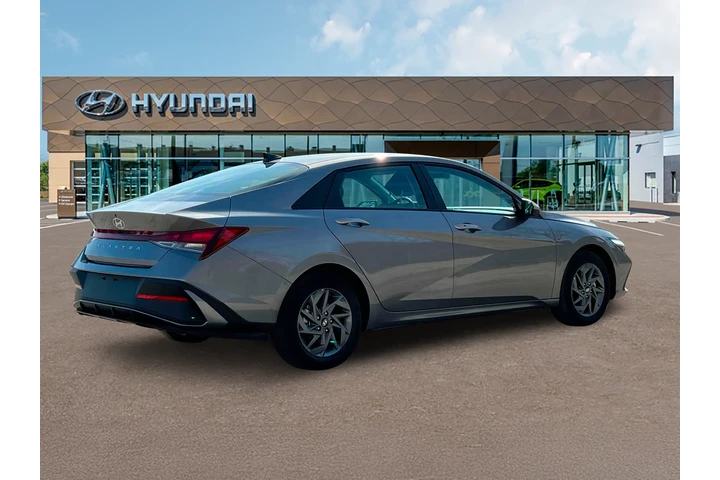 $18550 : Hyundai ELANTRA 2024 SEL 4dr image 8