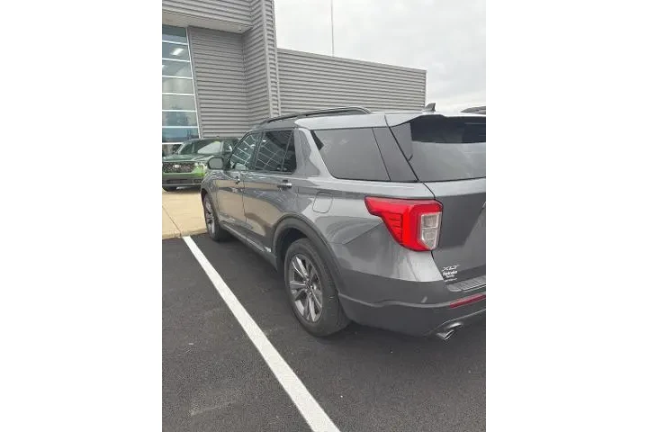 $28566 : Ford Explorer 2022 AWD XLT 4 image 4