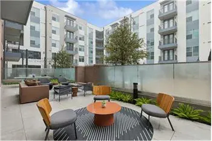 $1830 : Rental property with 1 bedro image 1