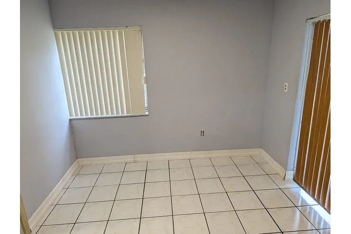 $1400 : 3 Recamaras 1 Baño image 2