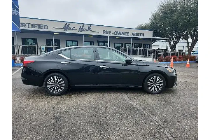 $16999 : Nissan Altima 2023 2.5 SV 4d image 2