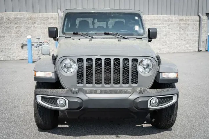 $32987 : Jeep Gladiator 2021 4x4 Spor image 2