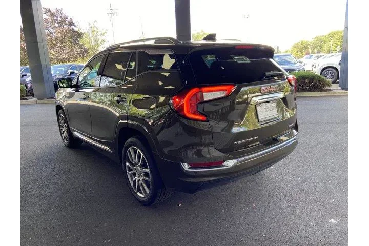 GMC Terrain 2024 AWD Denali image 7