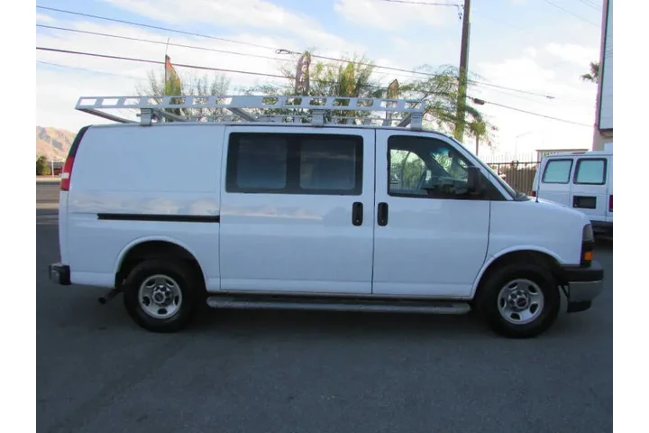 $11995 : 2018 GMC Savana 2500 image 4