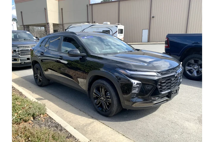 2025 TRAX ACTIV image 2