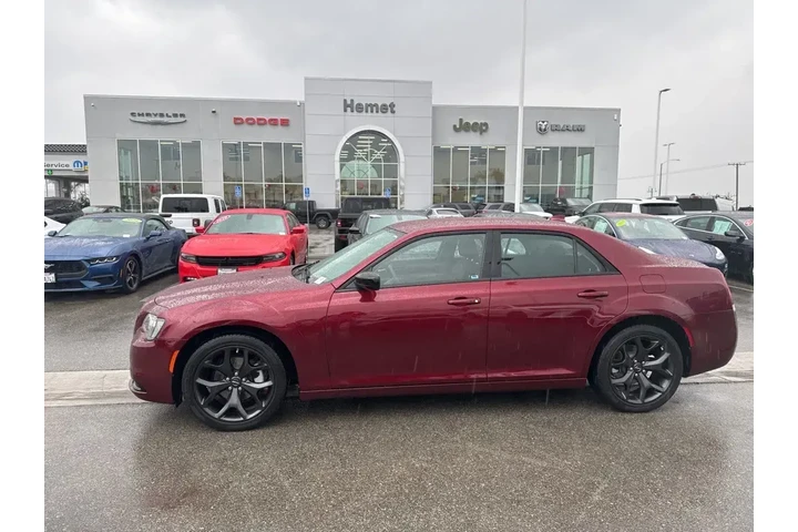 $29498 : Chrysler 300 2023 Touring 4d image 5