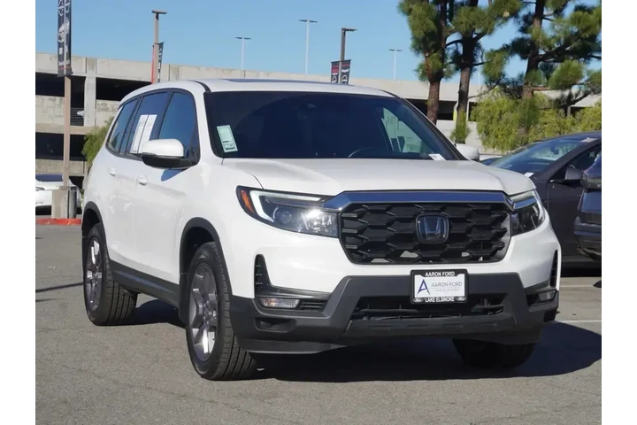 $26823 : Honda Passport 2023 AWD EX-L image 2