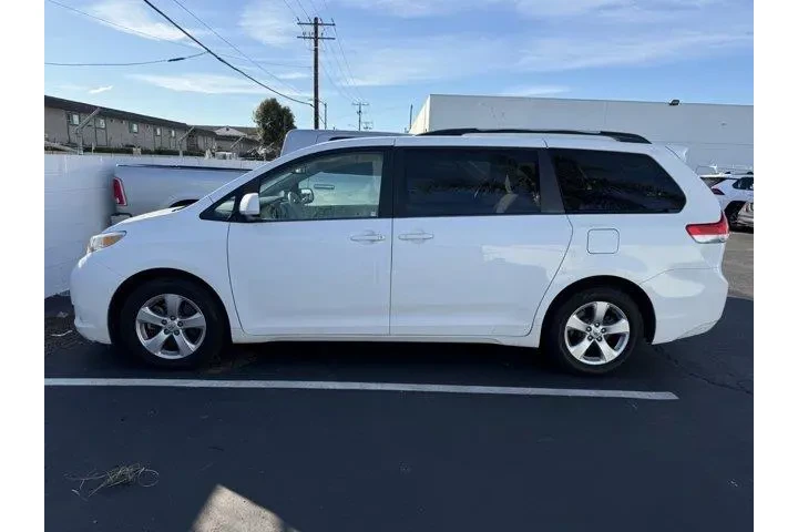 $11355 : Toyota Sienna 2013 LE 7-Pass image 2