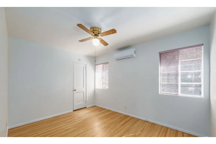 $2450 : 3 Bed 2 Bath House in Carson image 9