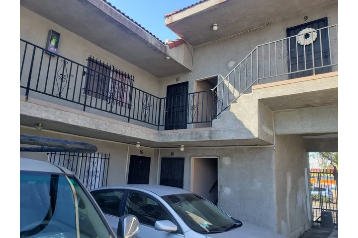 $1400 : 0/1 140 e. Manchester ave. image 2