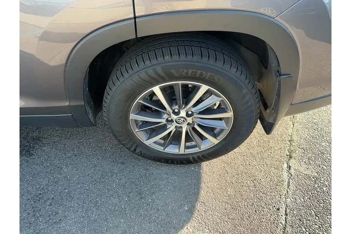 $29997 : 2019 Highlander SE image 10