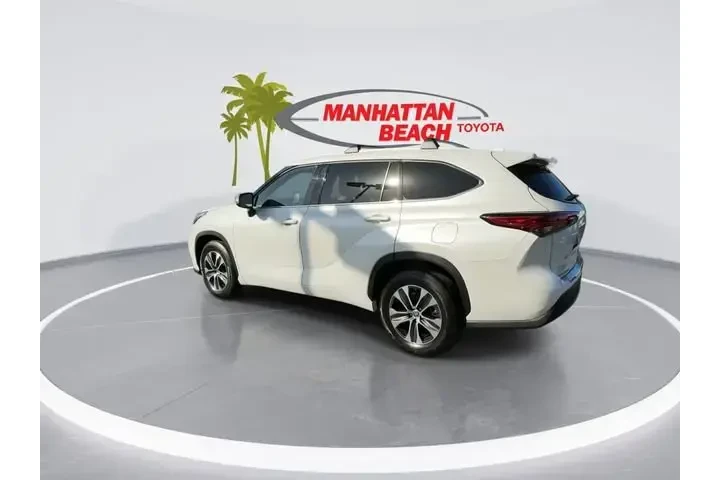$34566 : Toyota Highlander 2022 XLE 4 image 6