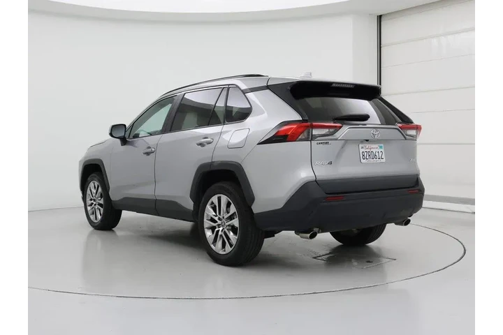 $31998 : Toyota RAV4 2022 XLE Premium image 2