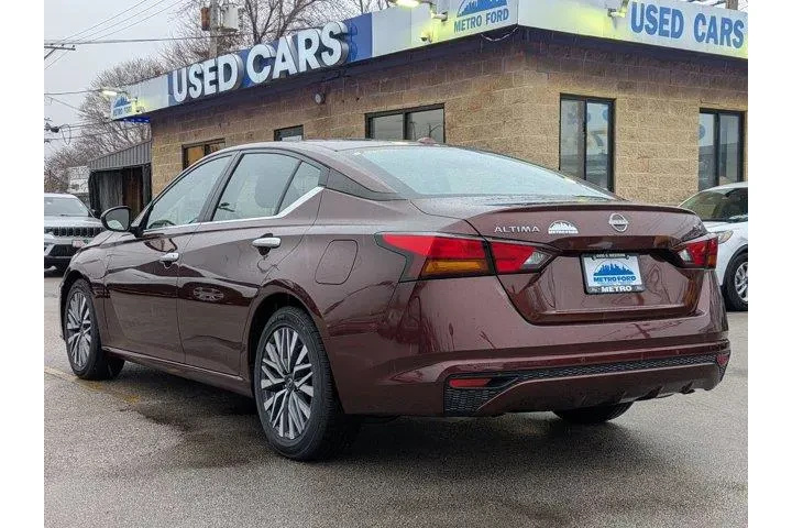 $17798 : Nissan Altima 2024 2.5 SV 4d image 5