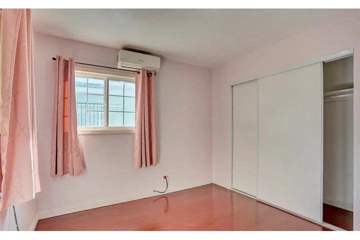 $2490 : 3 Bed 2 Bath In W Pico Blvd LA image 8