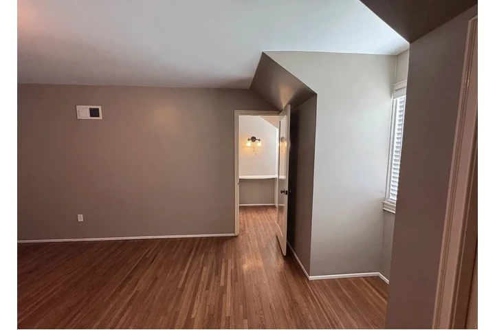 $980 : Fully new flooring home image 3