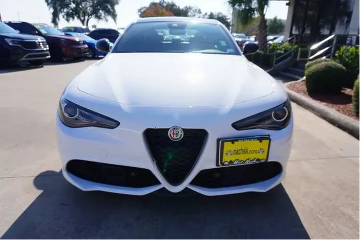 $28988 : Alfa Romeo Giulia 2022 Ti 4d image 2