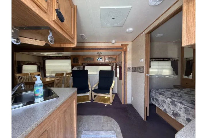 $11900 : 2005 Forest River Sierra image 9