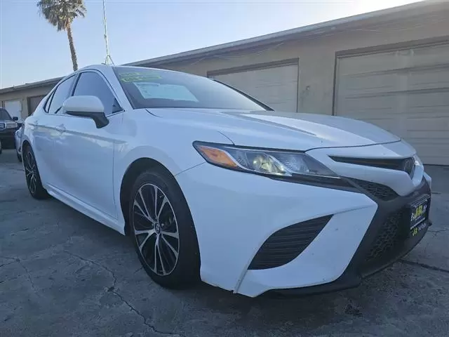 $17995 : 2018 Camry SE image 3