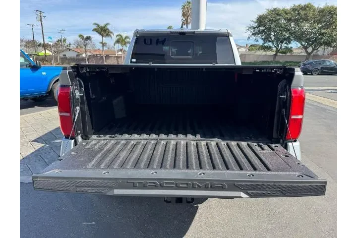$39990 : Toyota Tacoma 2024 4x4 TRD S image 9