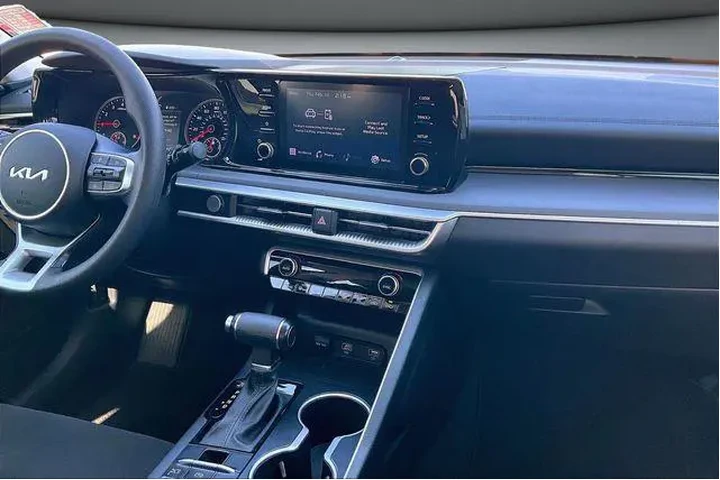 $17500 : Kia K5 2022 LXS 4dr Sedan image 9