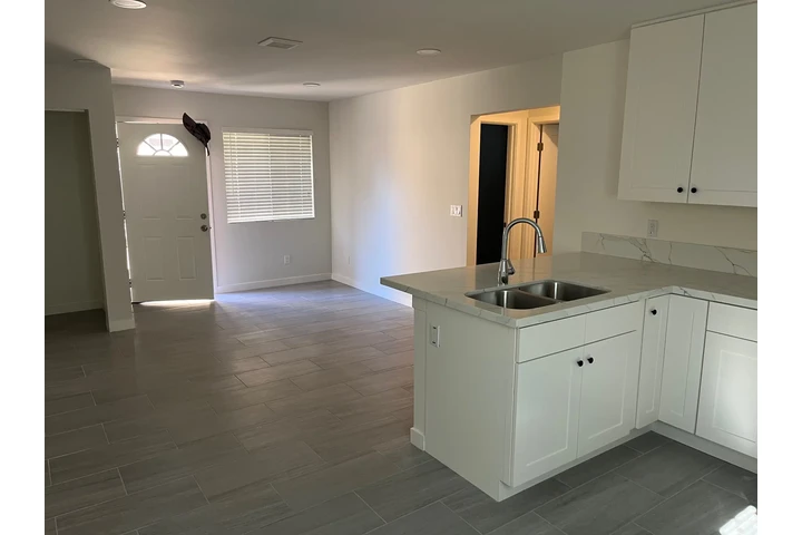 $2975 : Casa nueva para rentar image 7