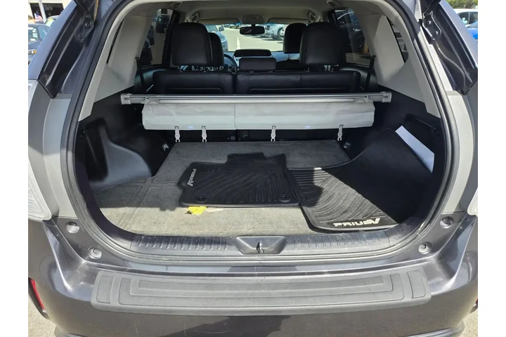 $15588 : Toyota Prius v 2015 Two 4dr image 10