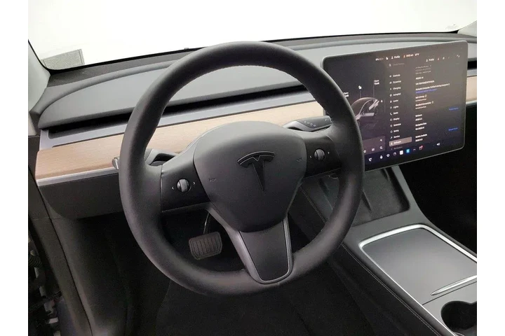 $33998 : Tesla Model Y 2023 AWD Long image 10