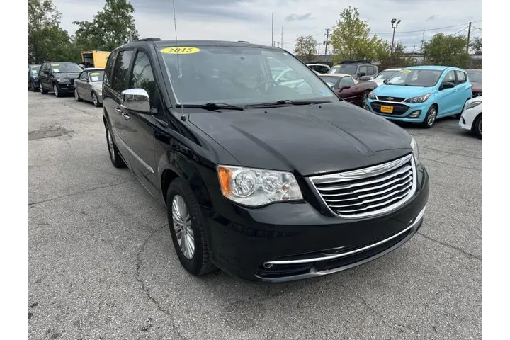 $8900 : 2015 Town and Country Touring image 8