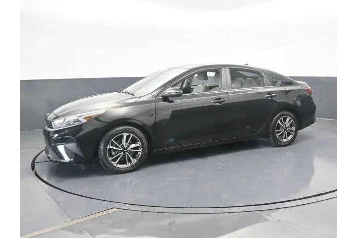 $13995 : Kia Forte 2022 FE 4dr Sedan image 2