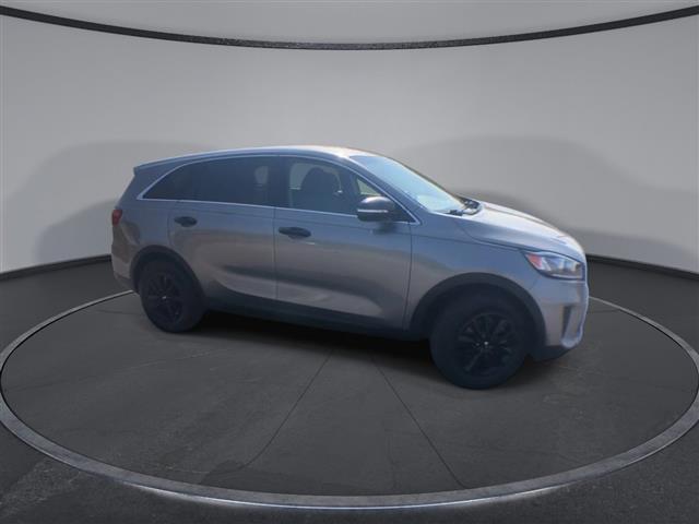 $13700 : PRE-OWNED 2019 KIA SORENTO LX image 2