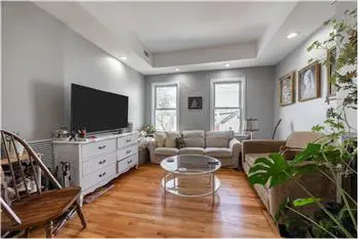 $2400 : Rental property with 2 bedro image 1