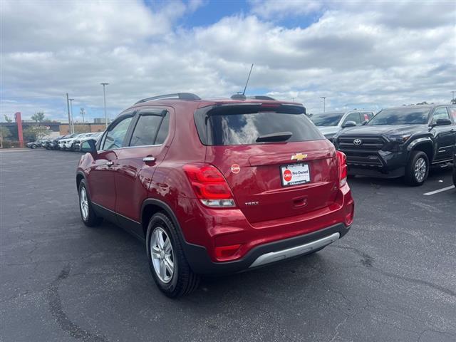 $14977 : PRE-OWNED 2020 CHEVROLET TRAX image 5