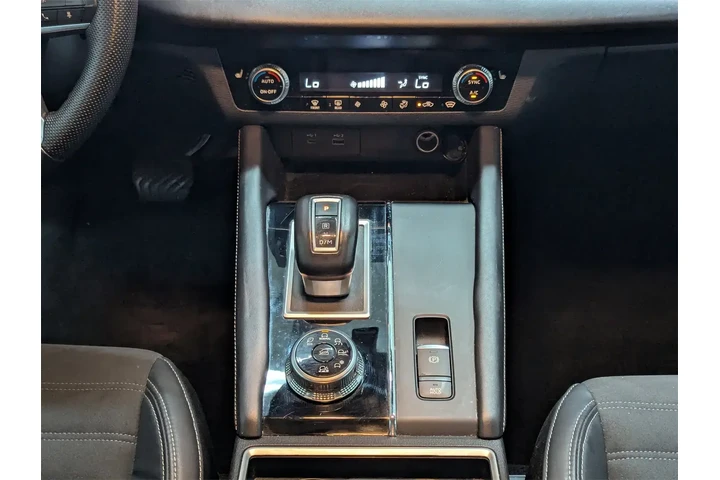 $25997 : Mitsubishi Outlander 2023 AW image 10