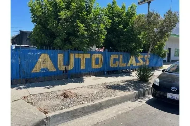 Auto Glass Window Tinting image 3