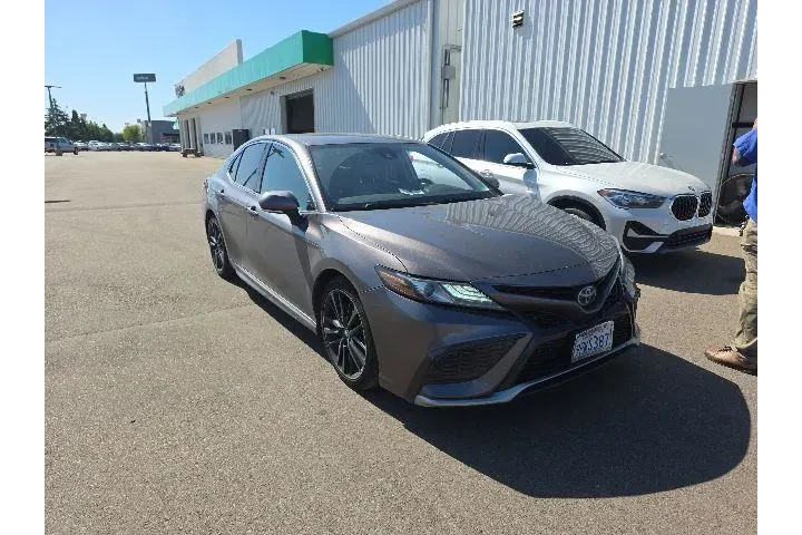 $17900 : Toyota Camry Hybrid 2022 XSE image 1