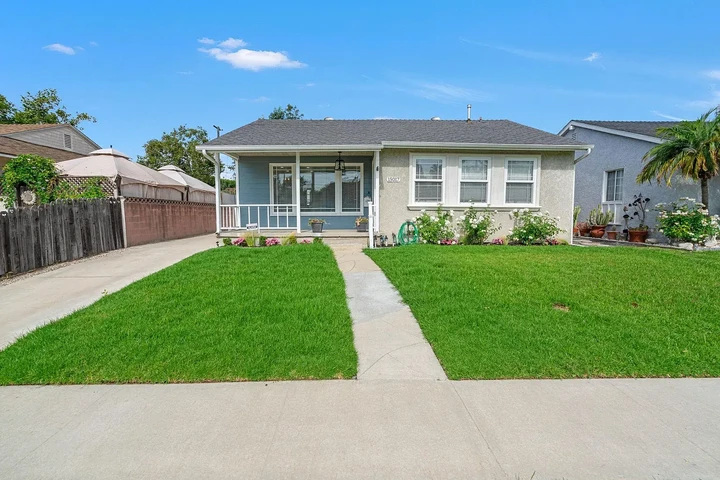 $3000 : Casa en Renta 3Rec 2Banos image 1