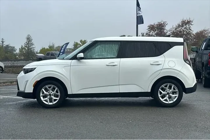 $16990 : Kia Soul 2024 LX 4dr Crossov image 7