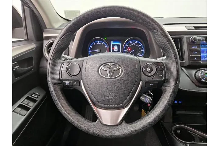$17998 : Toyota RAV4 2018 LE 4dr SUV image 10