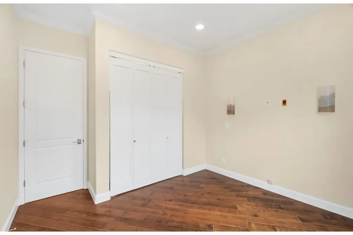 $2550 : 3Bed Home in Huntington Park image 8
