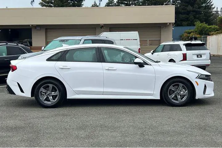 $18990 : Kia K5 2023 LXS 4dr Sedan image 3