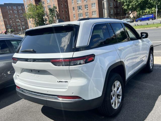 $28985 : Pre-Owned 2022 Grand Cherokee image 6