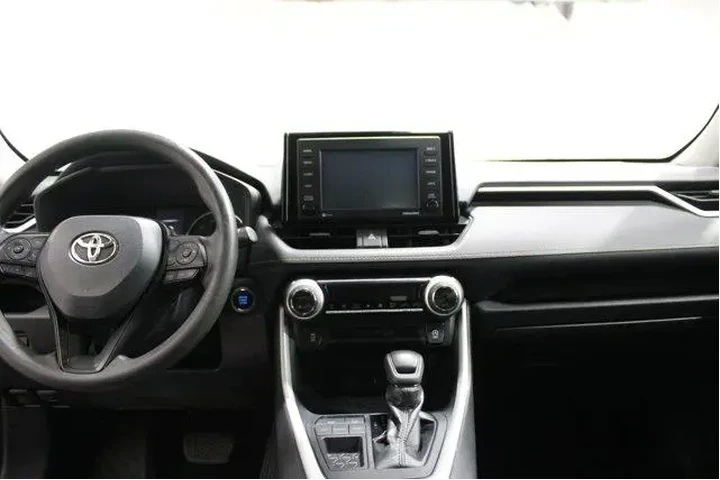 $23985 : Toyota RAV4 2021 XLE 4dr SUV image 2